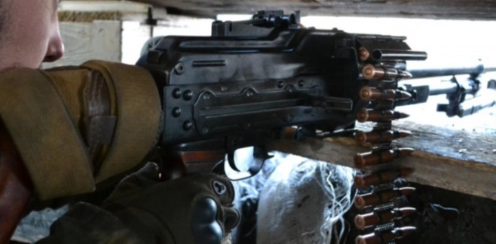 Проросійські бойовики на Донбасі обмінюють свою зброю на горілку і цигарки, - розвідка