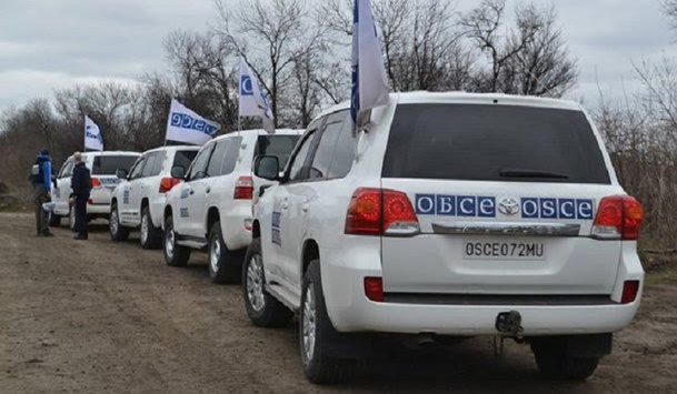 На Донеччині спостерігачі ОБСЄ зафіксували фальшиві автомобілі місії