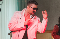 Сергей Лазарев презентовал комедийный видеоклип в стиле 80-х