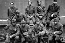  Группа солдат и младших офицеров в 1919 году 