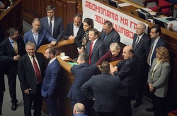 Депутати запросили Вовка і Корчак на засідання Ради
