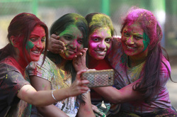 Волшебный Холи: красочные фото индийского праздника весны