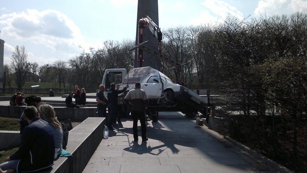 Операція «Евакуація»: тепер біля пам'ятника Слави кави не вип'єш (фото)