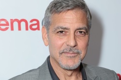 Джордж Клуни выселил своих соседей в отель