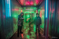 ТНМК в новом клипе «Дзеркало» высмеяли  показушников из соцсетей и «лайкоманию»