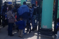  Масові затримання на центральному ринку Сімферополя  