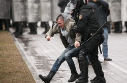 Затримання учасників акції протесту в Мінську