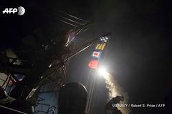  Запуск ракети Tomahawk з американського есмінця «Росс» 