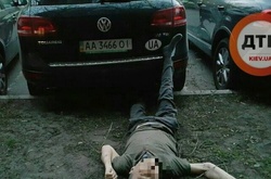 У столиці чоловік після операції викинувся з вікна