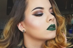 Зеленая помада: космический тренд 2017