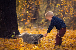 Забавные фотографии детей и животных, которые затронут каждого