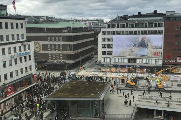 Авто у Стокгольмі в'їхало  у натовп: поліція заявляє про двох загиблих 