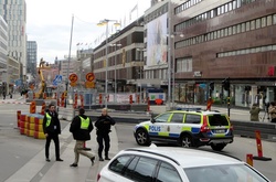 Вантажівка задавила кількох людей у Стокгольмі