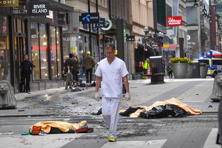 Порошенко висловив співчуття шведам у зв’язку з терактом у Стокгольмі