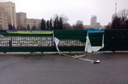 Вандали, які пошкодили фото загиблих бійців АТО, здалися харківський поліції