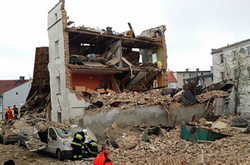 Рятувальники продовжують розбирати завали