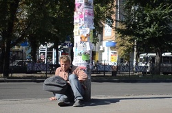 Що фахівці радять робити, якщо людині поряд стало погано