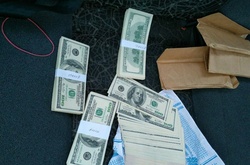 З окупованого Донбасу українець хотів таємно вивезти 50 тис доларів