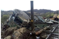 У Румунії потяг зійшов з рейок, двоє машиністів загинули