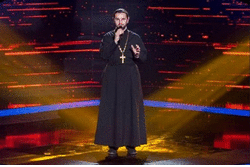 Священник в прямом эфире «Голосу країни» поразил исполнением песни «Город золотой»