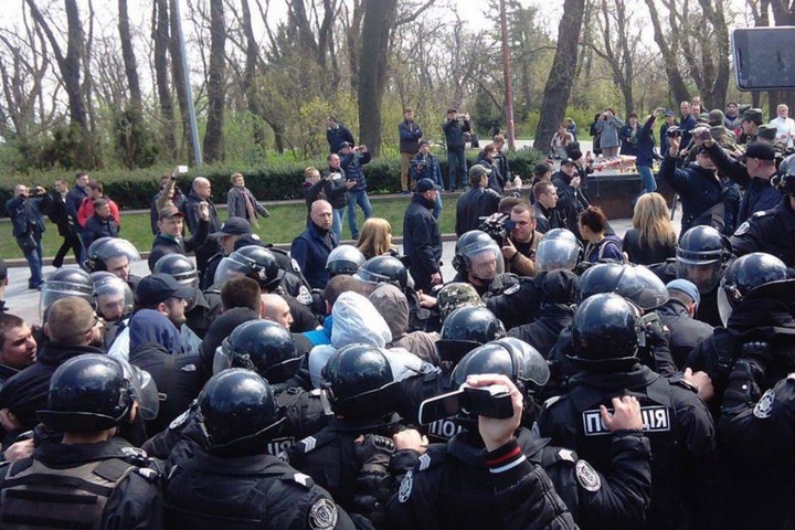 В Одесі сутички: поліція затримала 16 осіб (оновлено)