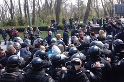 Правоохоронці втрутилися в словесні перепалки між активістами.