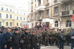 У Харкові під Сбербанком сталася сутичка активістів та правоохоронців