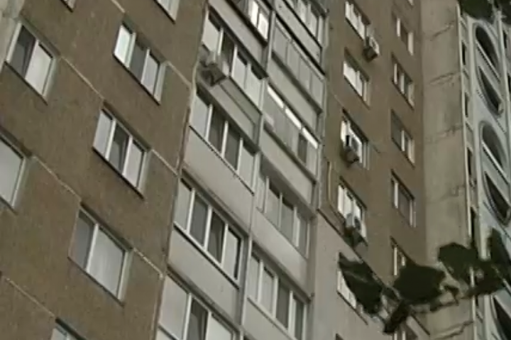 В Миколаєві пенсіонерка викинулася із вікна багатоповерхівки