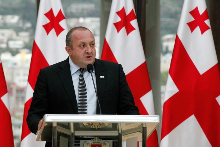 Президент Грузії закликав «не забувати російську мову»