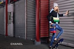 Кара Дельвинь снялась в роли скейтера в новой рекламе Chanel