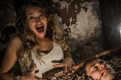 Ніч страху: фото до смерті наляканих людей, які ніколи не забудуть «Будинок з привидами»