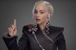 Мех, кожа и драгоценности: звезды сериала «Игра престолов» примерили на себя модные образы