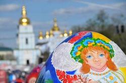 585 яєць примножують радість. У центрі столиці триває писанковий фестиваль