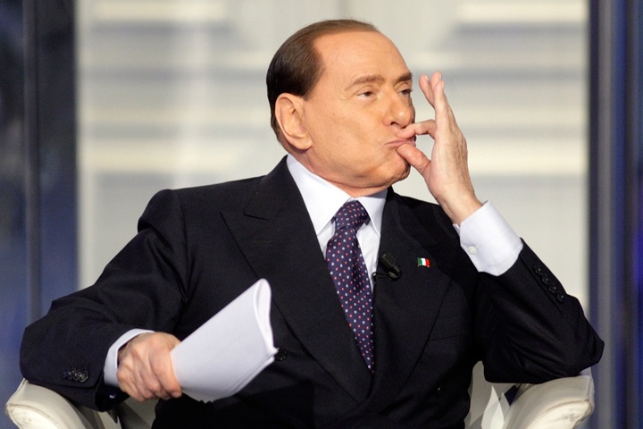 Берлусконі за великі гроші продав «Мілан» китайцям