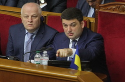 Прем'єр-міністр Володимир Гройсман звинувачує очільника фракції «Батьківщина» Юлію Тимошенко