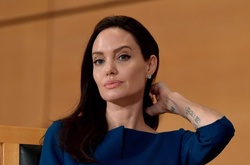 Анджелина Джоли