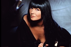 51-летняя Ассия Ахат обнажилась для обложки нового альбома