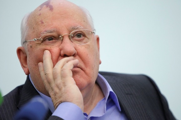 Світ готується до війни: війська НАТО і РФ «стоять ніс до носа», - Горбачов