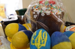 Волонтери передали бійцям на фронт та у шпиталі тисячу пасок