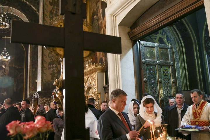 Порошенко у Великодню ніч відвідав християнські храми Києва