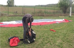 Прикордонники затримали угорського парашутиста, який випадково залетів в Україну