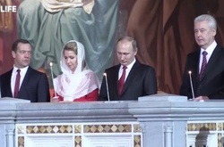 У соцмережі висміяли Путіна, що прийшов до церкви у парі із Собяніним