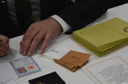 Референдум у Туреччині: Глава виборчої комісії хоче зараховувати бюлетені без штампів