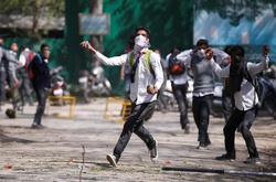 В Індії тривають масові заворушення і сутички з поліцією