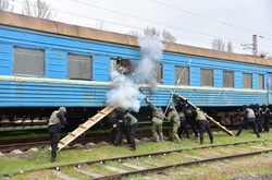 Спецназ Нацполіції у Маріуполі провів навчання зі звільнення заручників