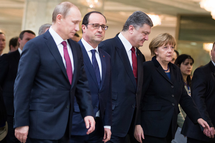 Порошенко, Путін, Меркель та Олланд обговорили по телефону ситуацію на Донбасі 