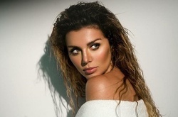 Анна Седокова похвасталась фигурой после родов