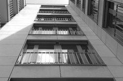 У Львові загинув іноземець, випавши з п’ятого поверху