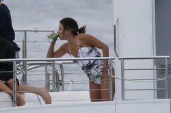 Звездную актрису Еву Лонгорию заподозрили в беременности