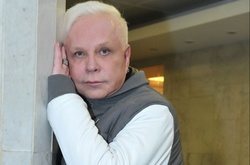 Как инсульт повлиял на Моисеева: артист работает кассиром в театре Бабкиной